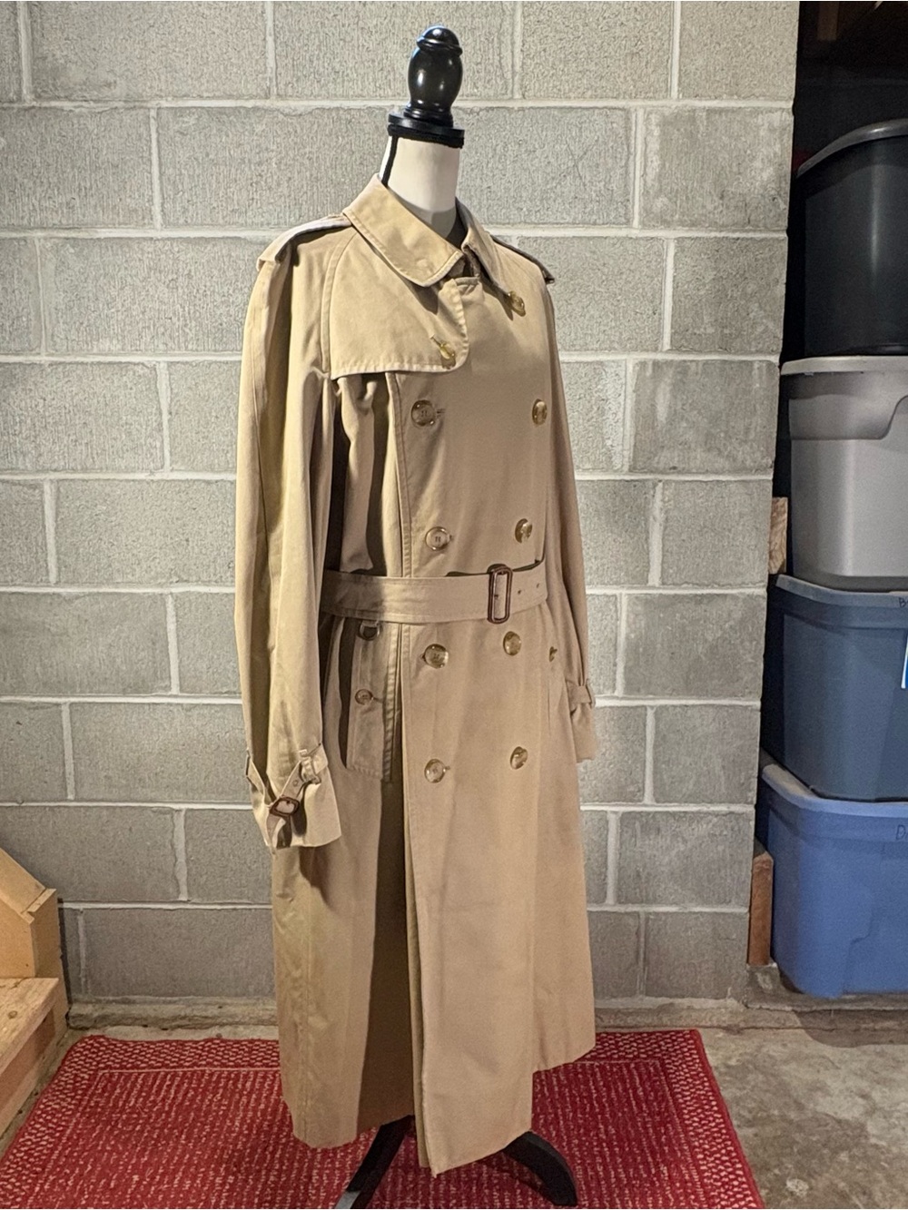 Burberry trench coat. - Picture 4 of 15
